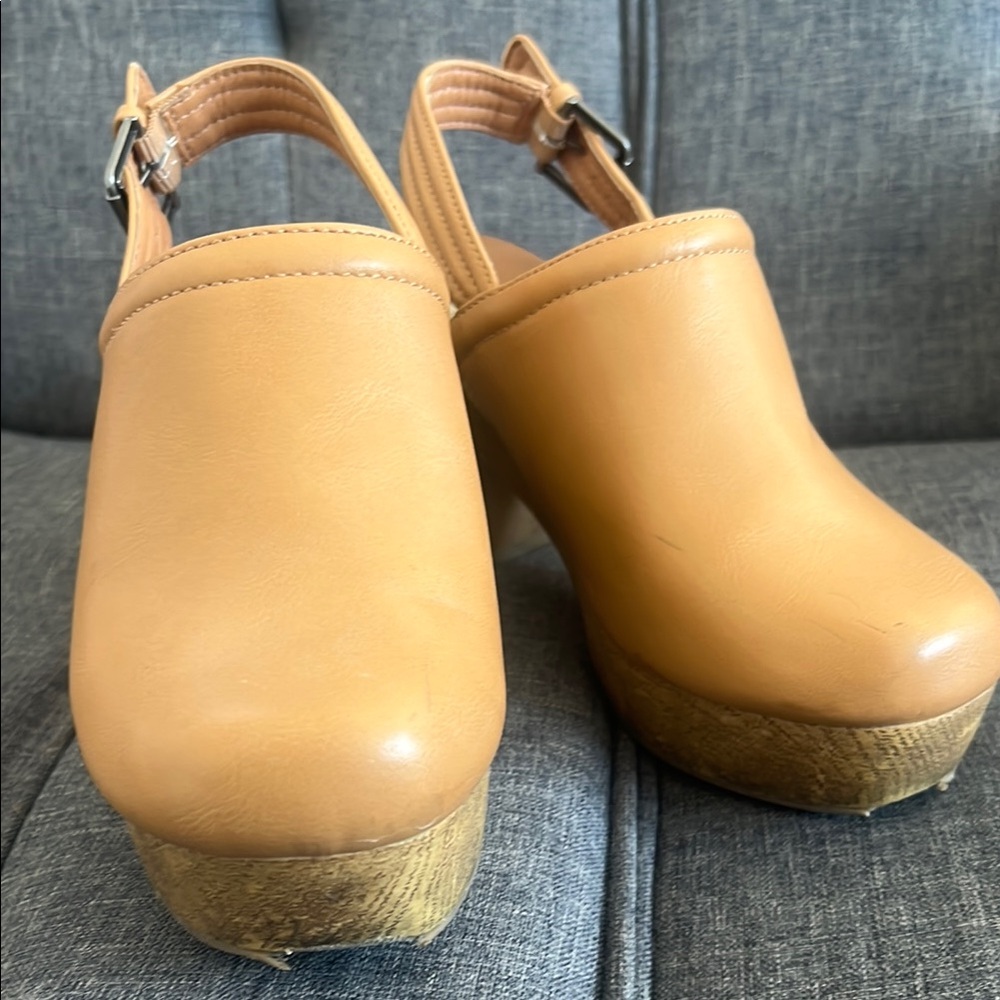 Universal Thread Tan Slingback Mules with Wooden Platform